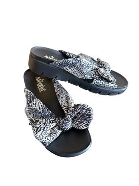 Alegria by PG Lite Black White Butterfly Print Bow Slide Sandals Size 8